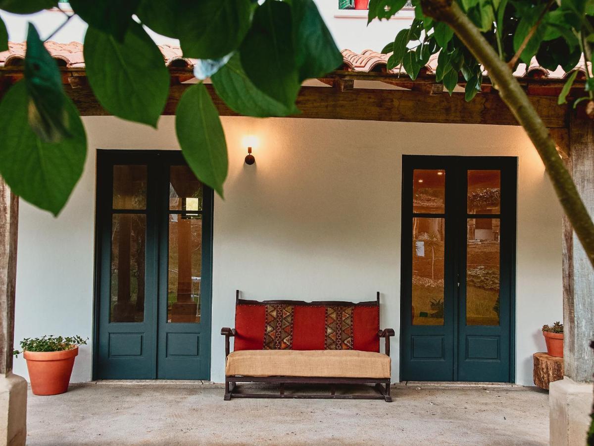 Epicos House, Your Home Away From Home. Nogueira  Eksteriør billede